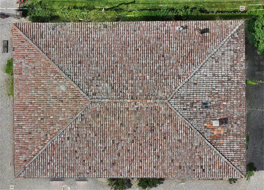 Casa rurale a Medicina (BO): tetto a padiglione Ortofoto da drone: Casa rurale a Medicina (BO): tetto a padiglione