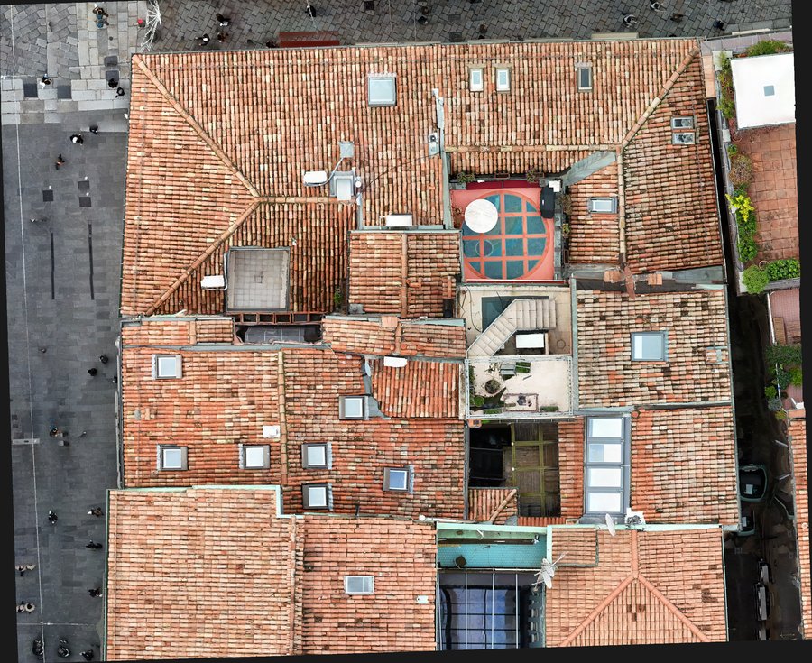Coperture di un isolato nel centro di Bologna Ortofoto da drone: Coperture di un isolato nel centro di Bologna