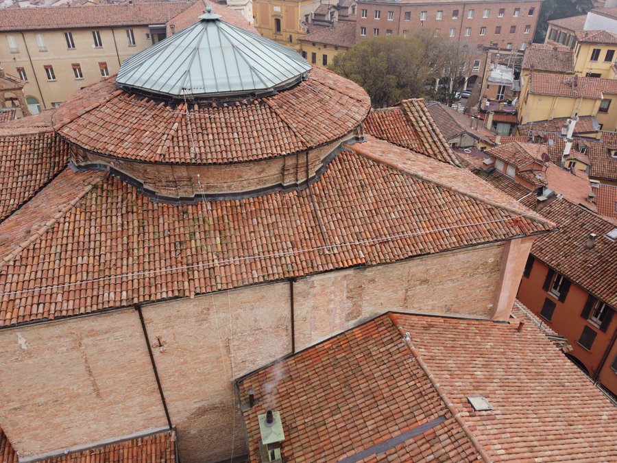 Accademia di Belle Arti di Bologna: la cupola ottagonale e le coperture Ripresa da drone: Accademia di Belle Arti di Bologna: la cupola ottagonale e le coperture