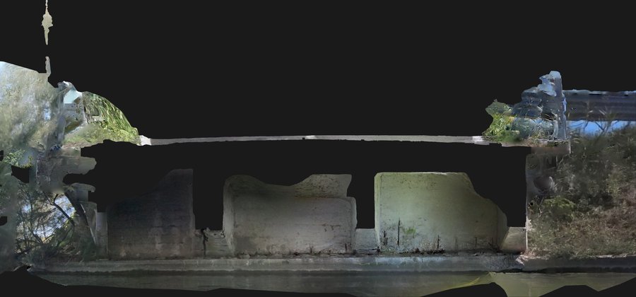 Ponte stradale su canale, Ferrara: sezione con l'impalcato a cassoni Sezione dal rilievo laser scanner: Ponte stradale su canale, Ferrara: sezione con l'impalcato a cassoni