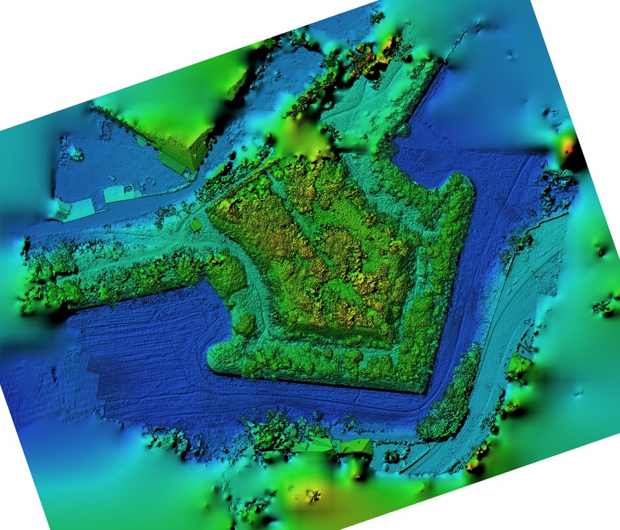 Un bastione nel modello del terreno a falsi colori Modello digitale del terreno da drone: Un bastione nel modello del terreno a falsi colori