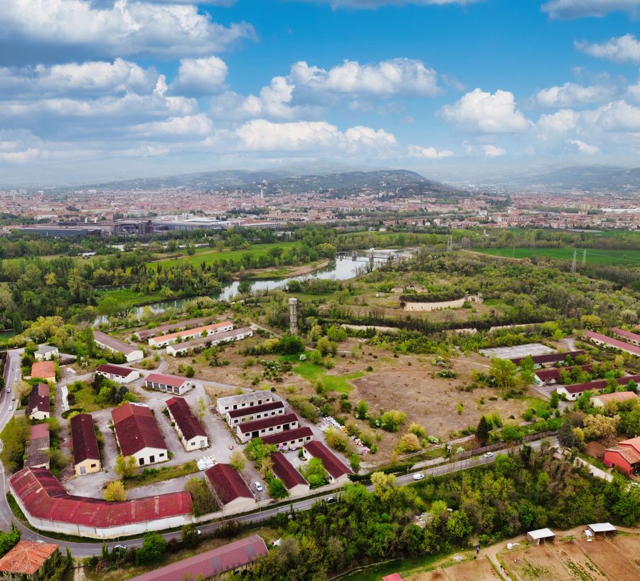 Forte Santa Caterina, Verona: panoramica dal drone sul complesso e sulla pianura Ortofoto da drone: Forte Santa Caterina, Verona: panoramica dal drone sul complesso e sulla pianura