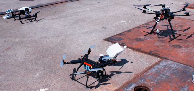 I droni utilizzati per le videoriprese e per il prelievo di campioni di acqua di mare ( drone a destra)